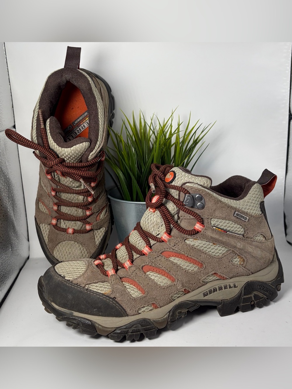 Merrell Women's Moab 3 Mid Waterproof Hiking Boots in Tan/Khaki/Brown Size 7.5